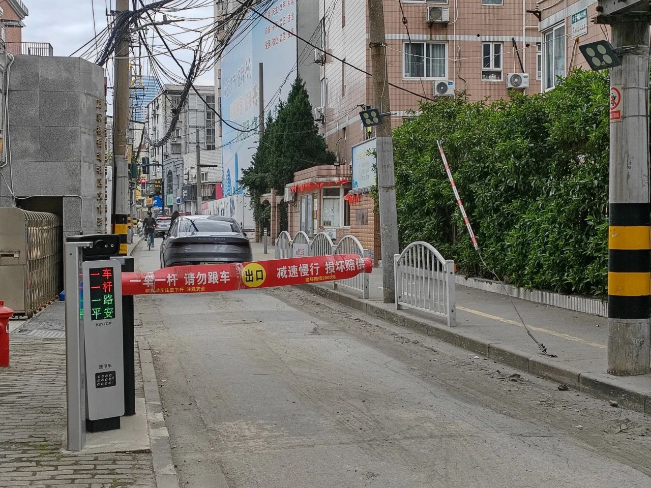避免道路反复开挖这条弄堂的三项工程同步施工→(图4)