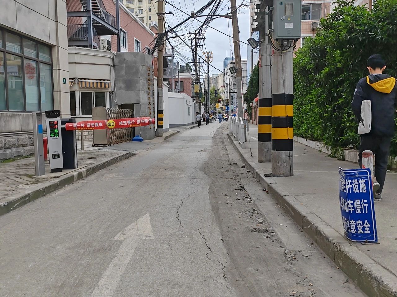 避免道路反复开挖这条弄堂的三项工程同步施工→(图5)