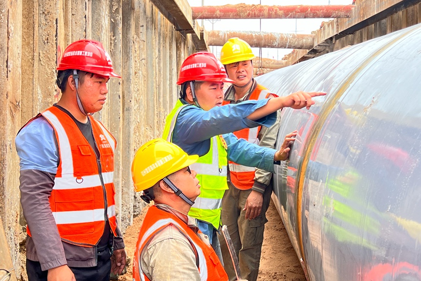 广西路建集团钦州港深海排水管道项目：立足新领域 展现新作为(图2)