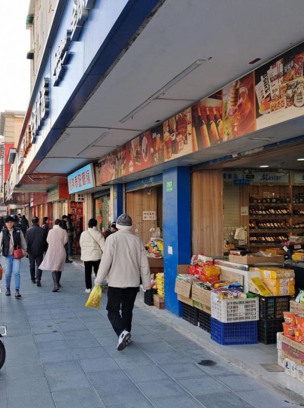 天山西路这段的人行道焕新了！(图2)