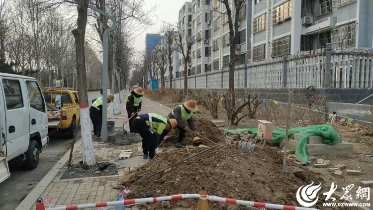 疏通梗阻治堵排危 德州市政及时处理积水隐患获群众称赞_大众网(图1)