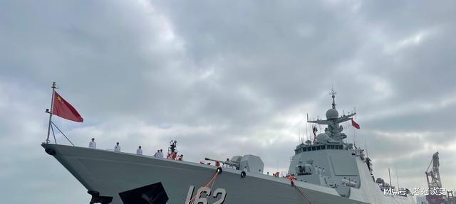 满世界溜达的2艘052D常年不回港补给和保养怎么实现的？(图2)