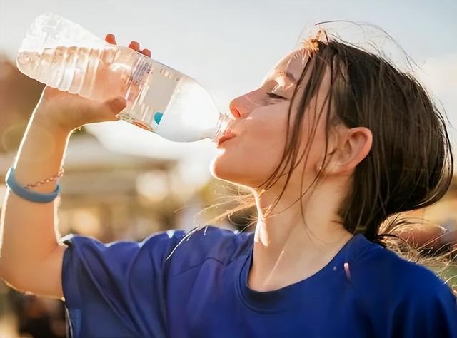 大量美国人喝污水白宫为啥就是换不完百年老破铅管？(图2)
