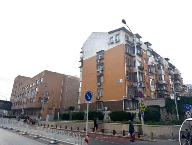 30年铸铁管锈迹斑斑双槐里小区何时能旧改？丨有事儿@新京报(图1)